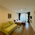 Premier On Seafront Appartement *
