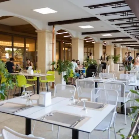 Premier On Seafront Apartment *