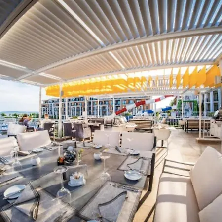 Apartment Premier On Seafront *